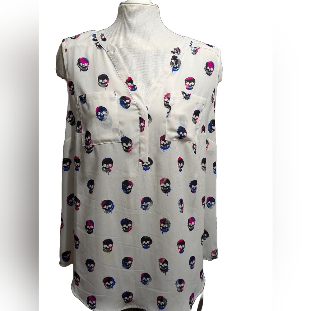 Torrid sleeveless white blouse with skulls